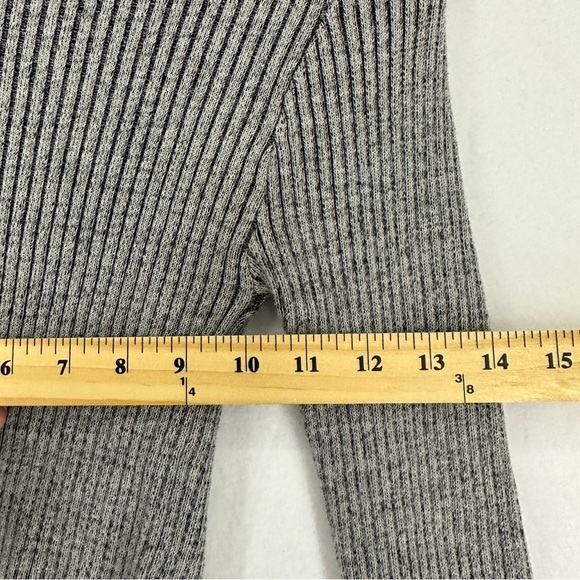 Forever 21 Tight Cropped Crewneck Sweater Size M Grey - Picture 4 of 9